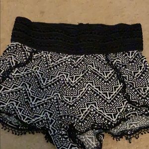 Black & white stretch shorts